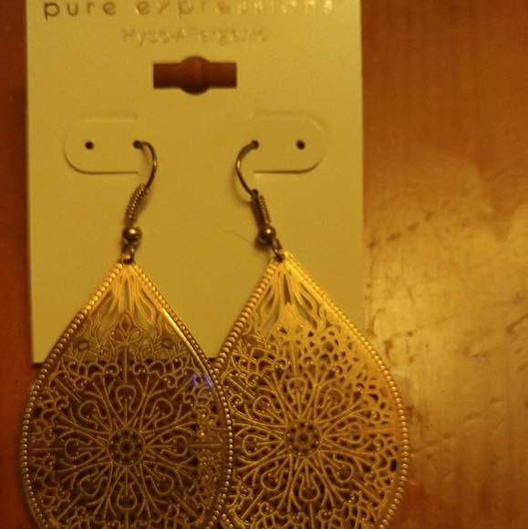 Earrings - Picture 1 of 1